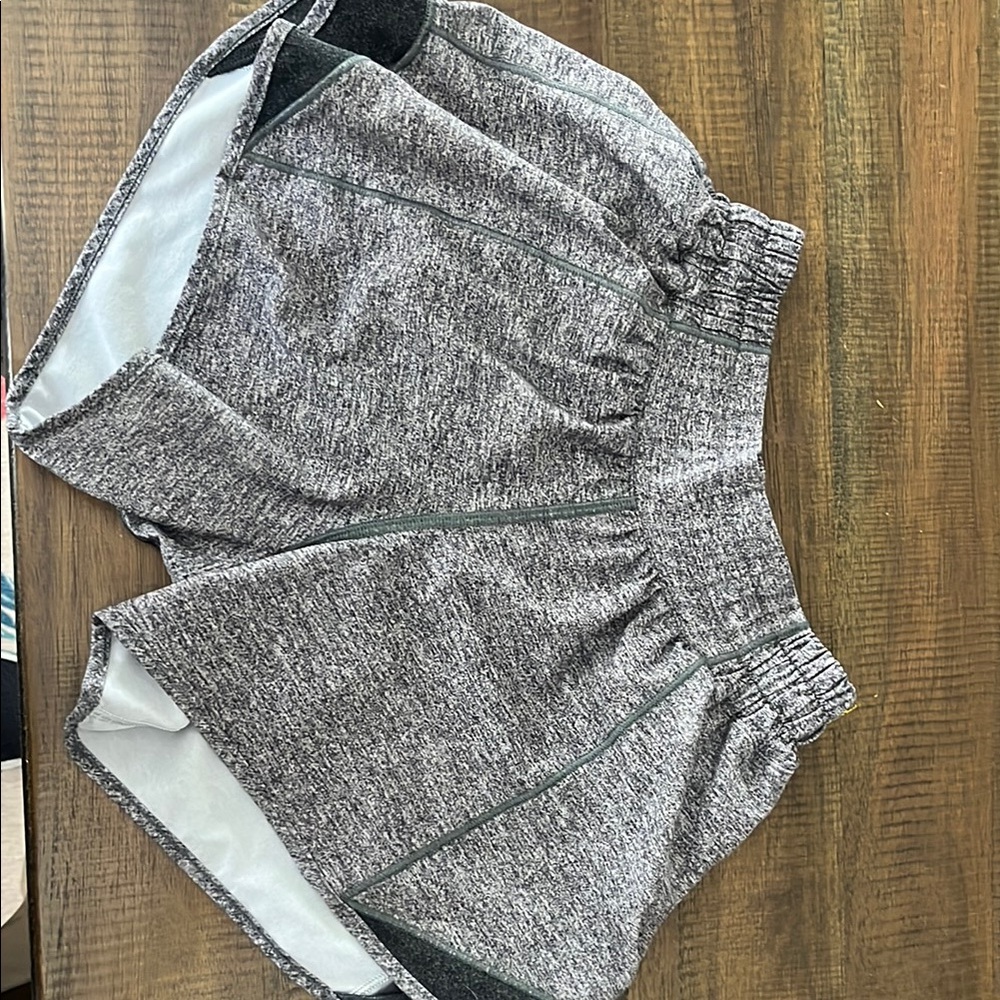 Lululemon gray Hottie Hots 5 inch.